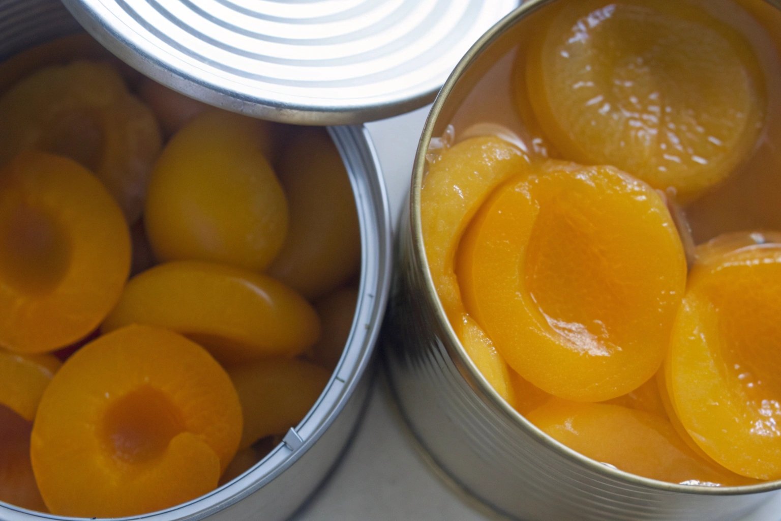 Type K tinplate sheets being inspected